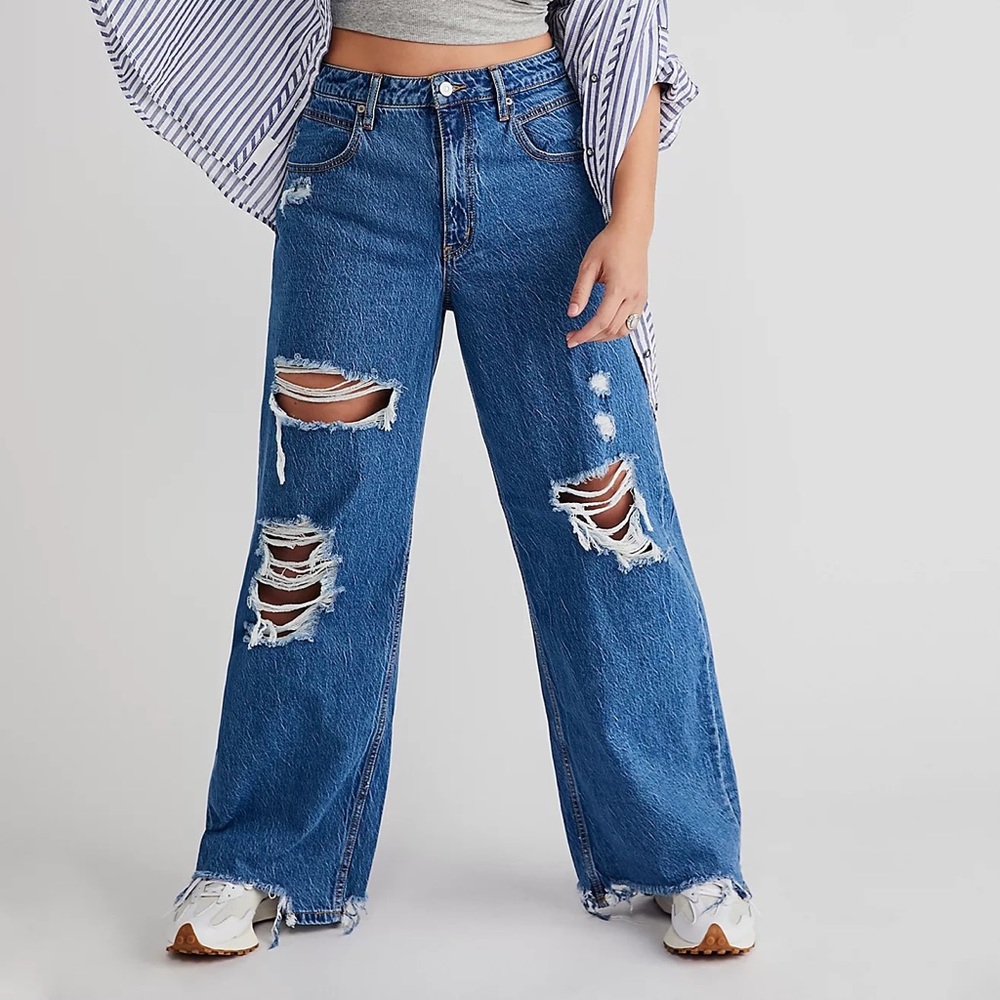 CRVY Destructed Straight-Leg Jeans size 33